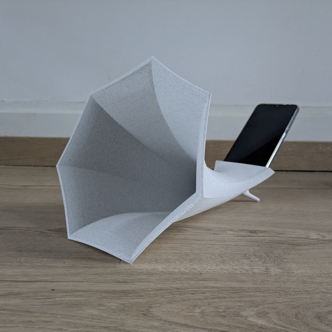 Pourquoi l’enceinte passive pour smartphone est l’accessoire audio ultime (et écologique !) La Buse Qui File