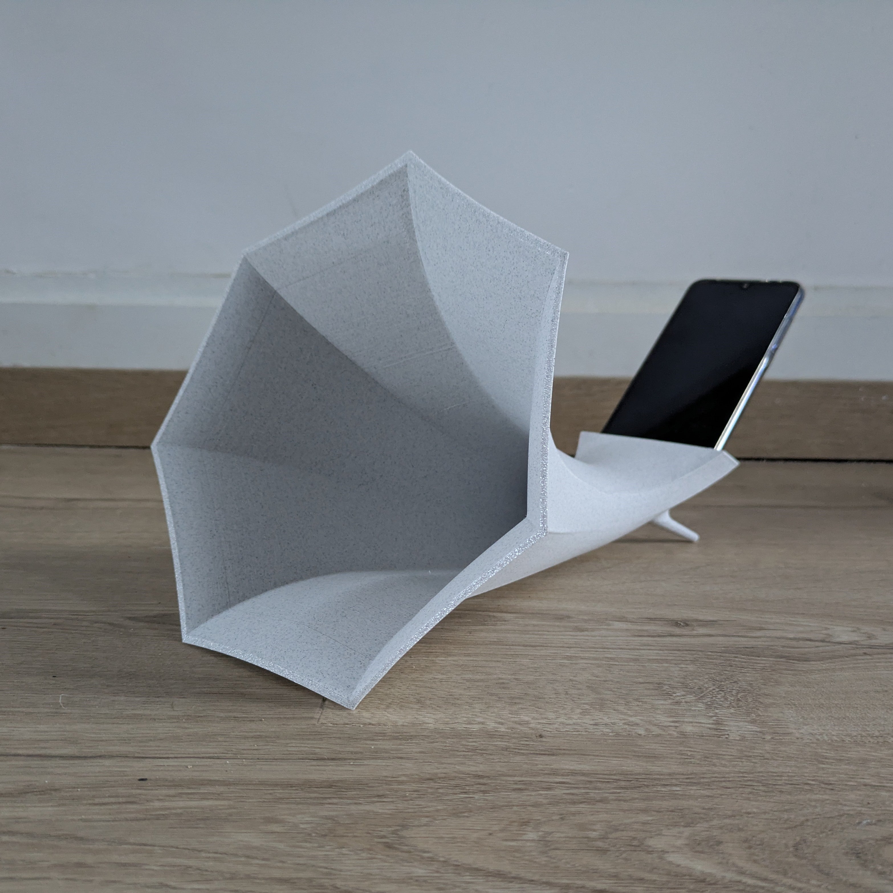 Pourquoi l’enceinte passive pour smartphone est l’accessoire audio ultime (et écologique !) La Buse Qui File