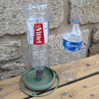 Abreuvoir à oiseaux pour bouteille de soda modèle "L'Oasis" La Buse Qui File