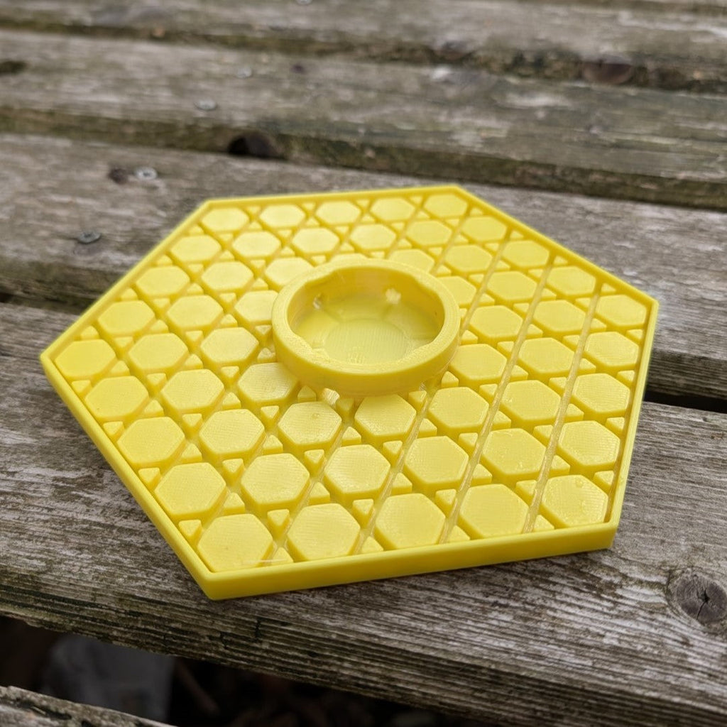 Abreuvoir à abeilles pour bouteille en verre T048 de jus de fruit modèle "L'Alvéo verre" La Buse Qui File