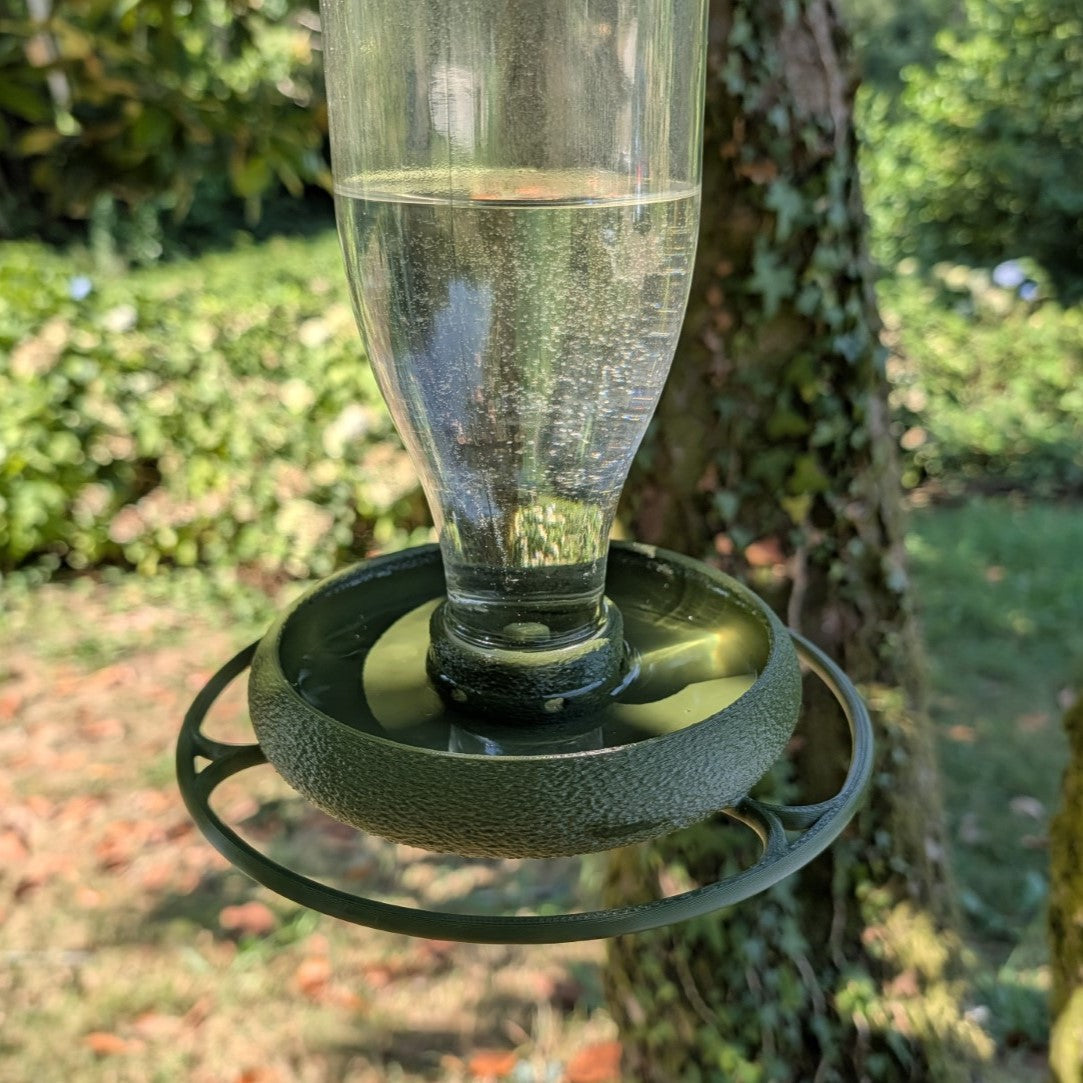 Abreuvoir à oiseaux pour bouteille en verre de jus 1L T048 modèle "L'Atoll" La Buse Qui File