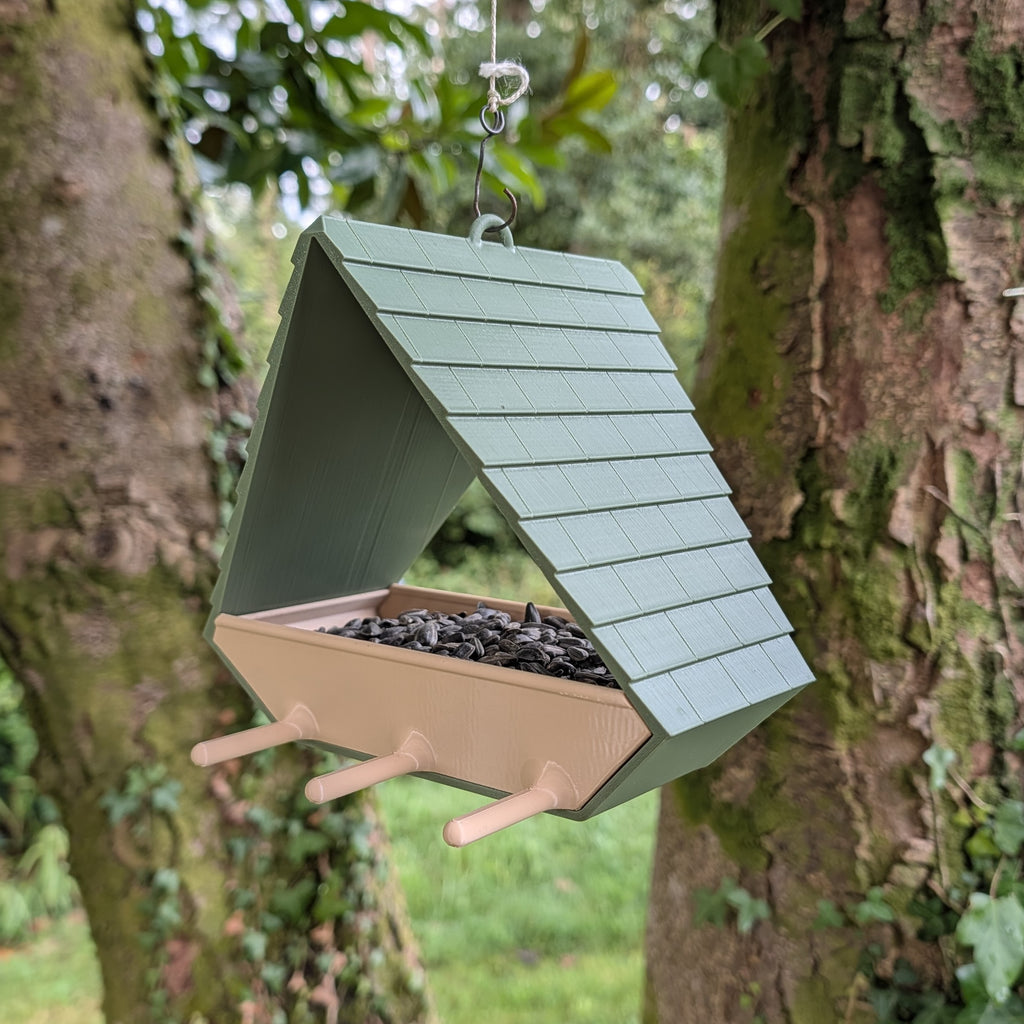 Mangeoire à oiseaux plastique design à suspendre modèle "La Lucarnette"