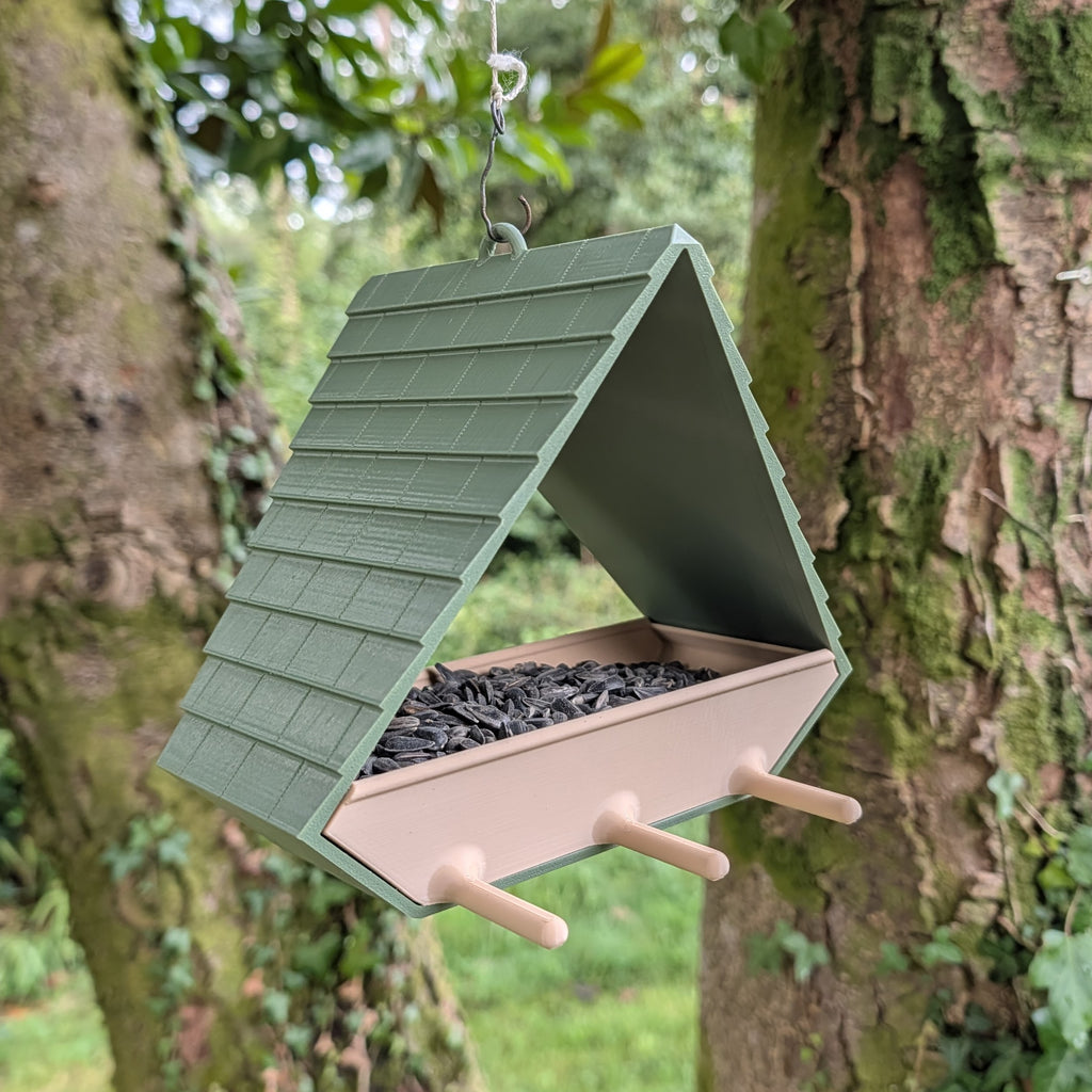 Mangeoire à oiseaux plastique design à suspendre modèle "La Lucarnette"