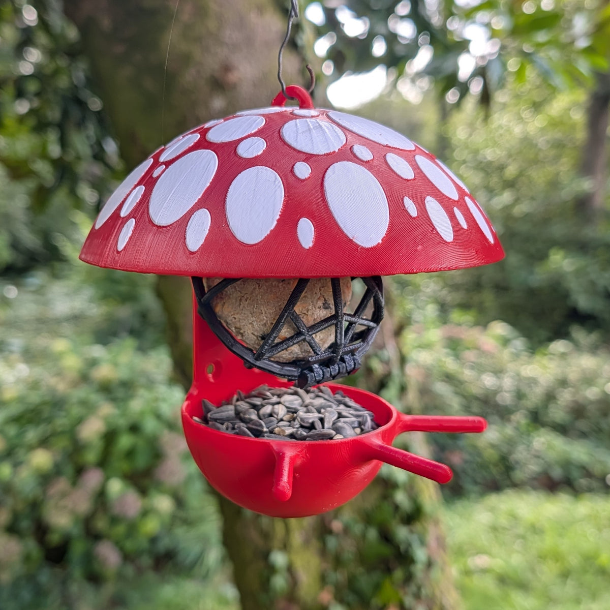 Mangeoire à oiseaux à suspendre pour boule de graisse "Le Champignon" bicolore