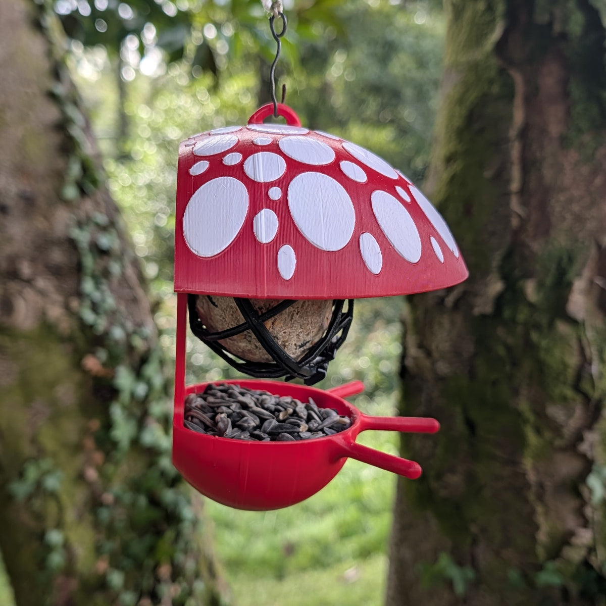 Mangeoire à oiseaux à suspendre pour boule de graisse "Le Champignon" bicolore