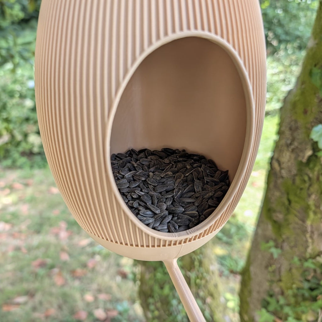 Mangeoire à oiseaux à suspendre modèle "La Cannelé"
