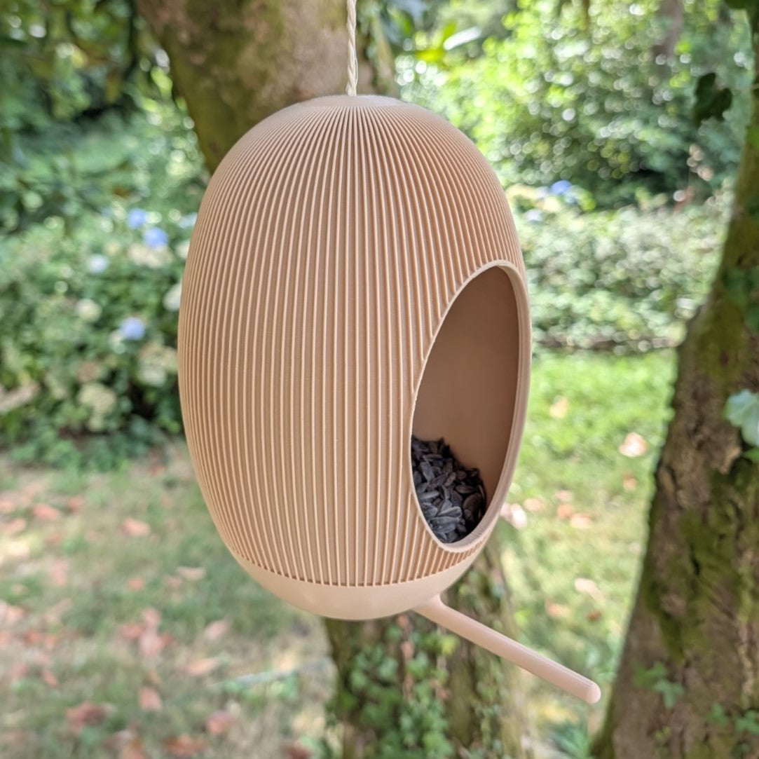 Mangeoire à oiseaux à suspendre modèle "La Cannelé"
