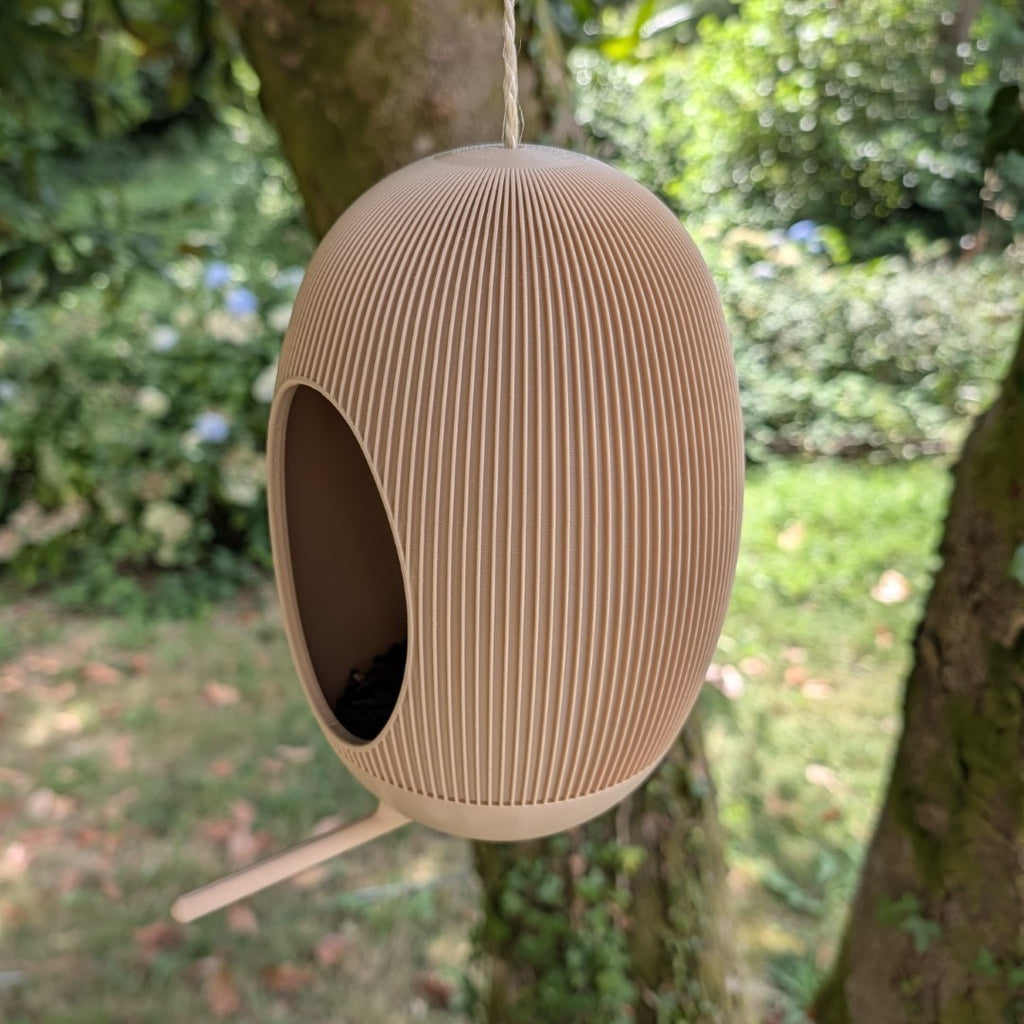 Mangeoire à oiseaux à suspendre modèle "La Cannelé"