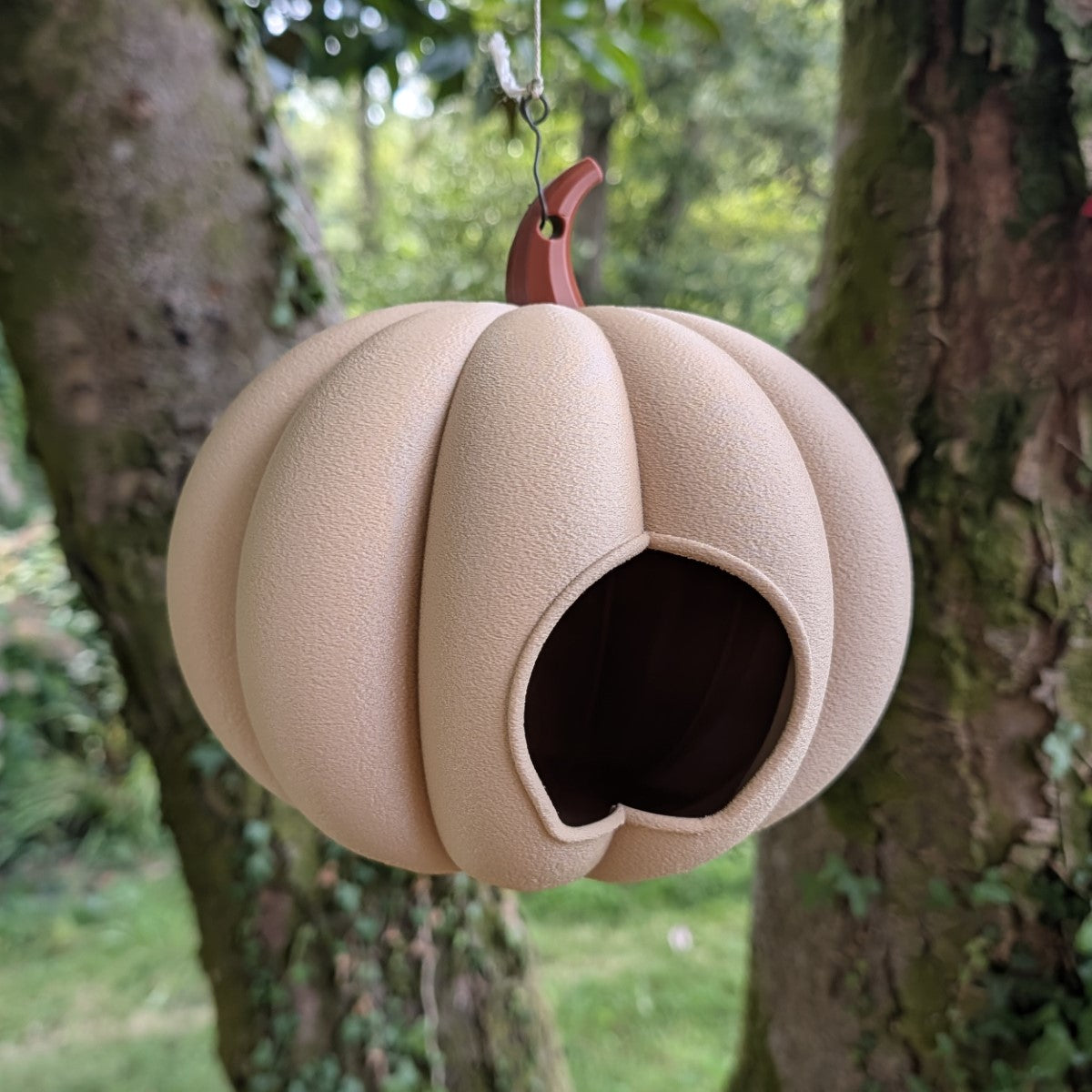 Mangeoire à oiseaux à suspendre "La Citrouille" – Artisanale & Éco-conçue