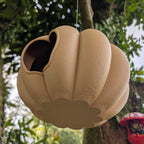 Mangeoire à oiseaux à suspendre "La Citrouille" – Artisanale & Éco-conçue