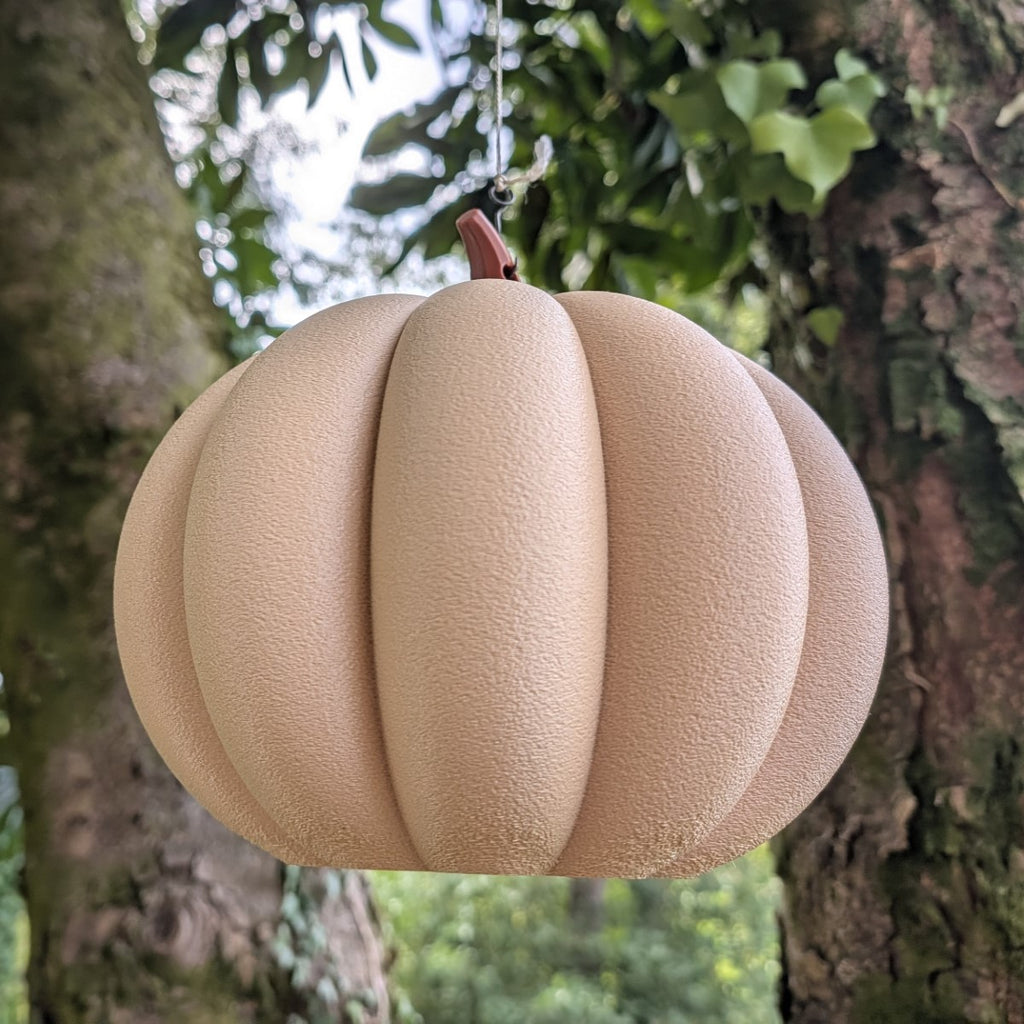 Mangeoire à oiseaux à suspendre "La Citrouille" – Artisanale & Éco-conçue