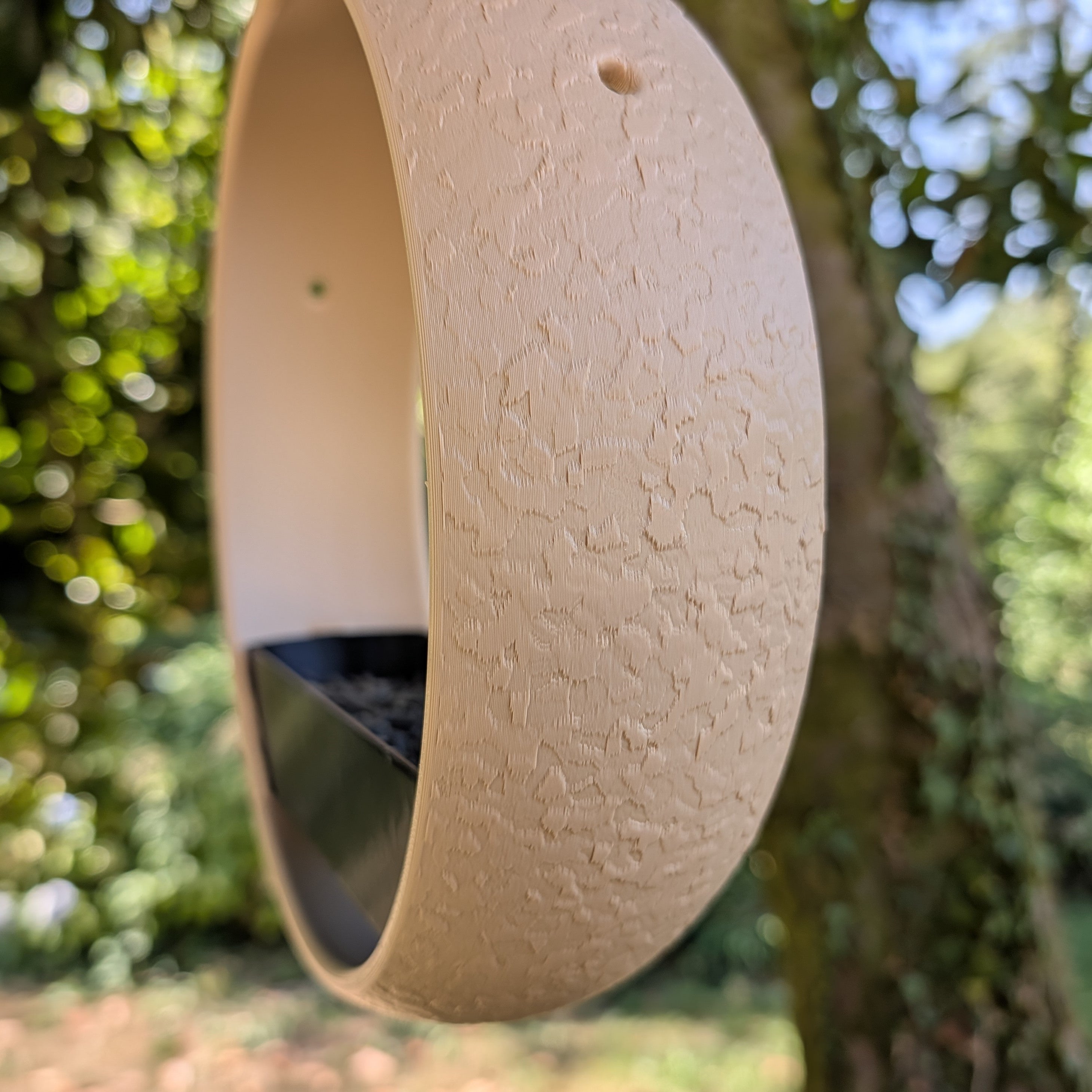 Mangeoire à oiseaux bicolore design moderne modèle "L'Anneau" La Buse Qui File