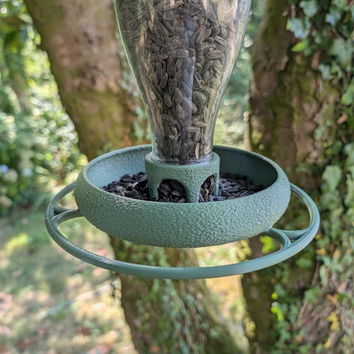 Mangeoire à oiseaux pour bouteille en verre de jus 1L T048 modèle "Le Silo" La Buse Qui File