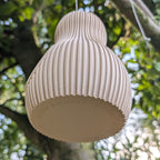 Mangeoire à oiseaux à suspendre design original - Le Butternut