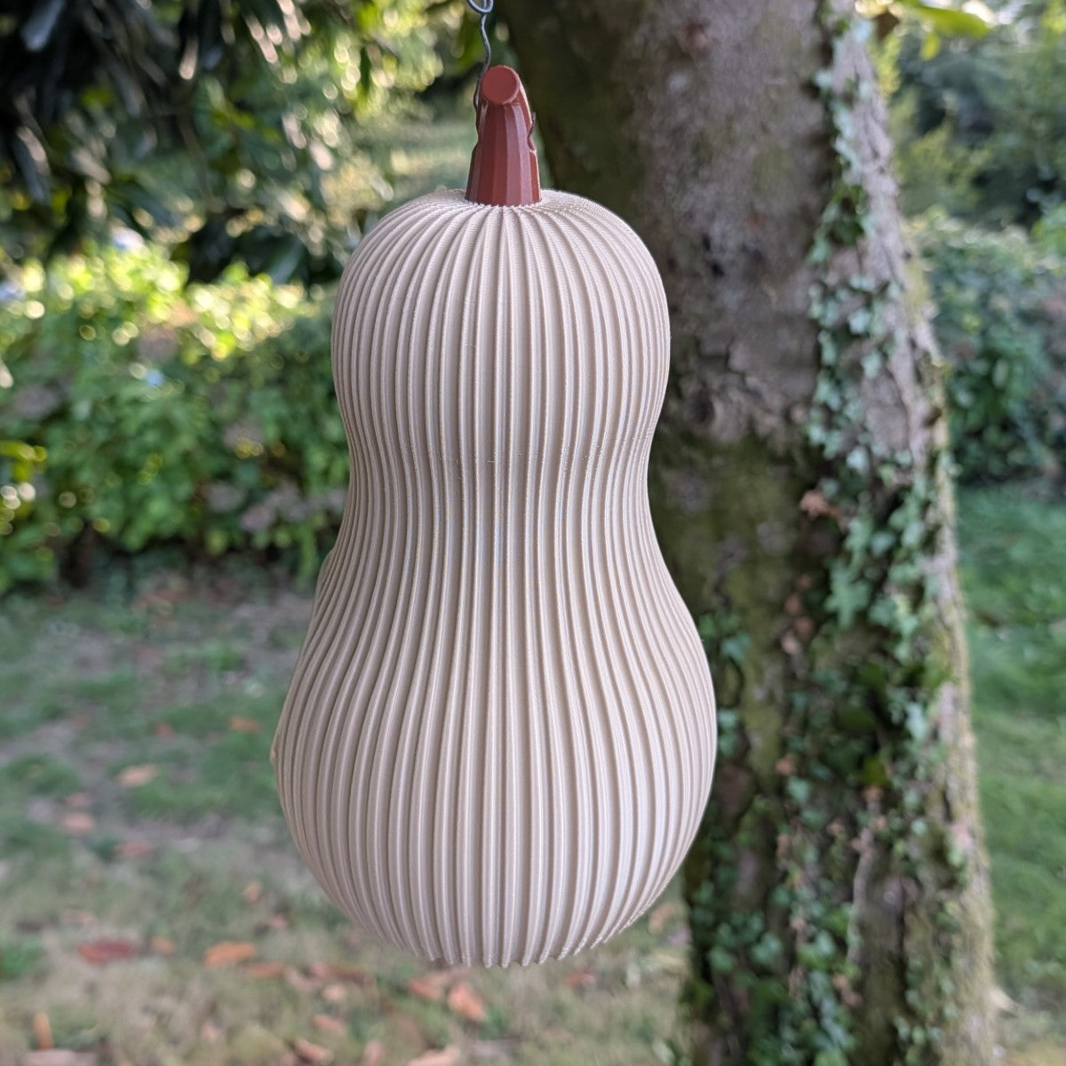 Mangeoire à oiseaux à suspendre design original - Le Butternut