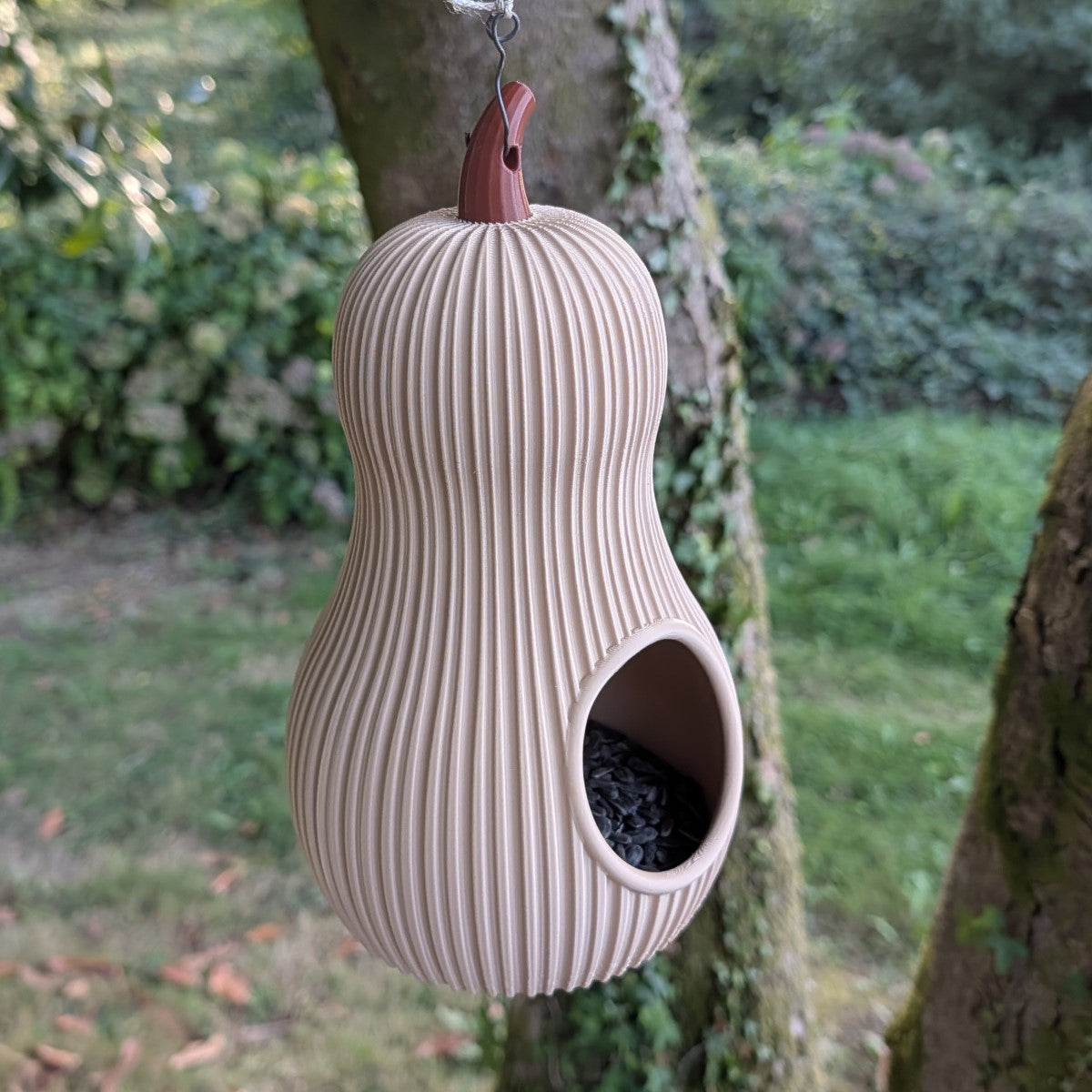 Mangeoire à oiseaux à suspendre design original - Le Butternut