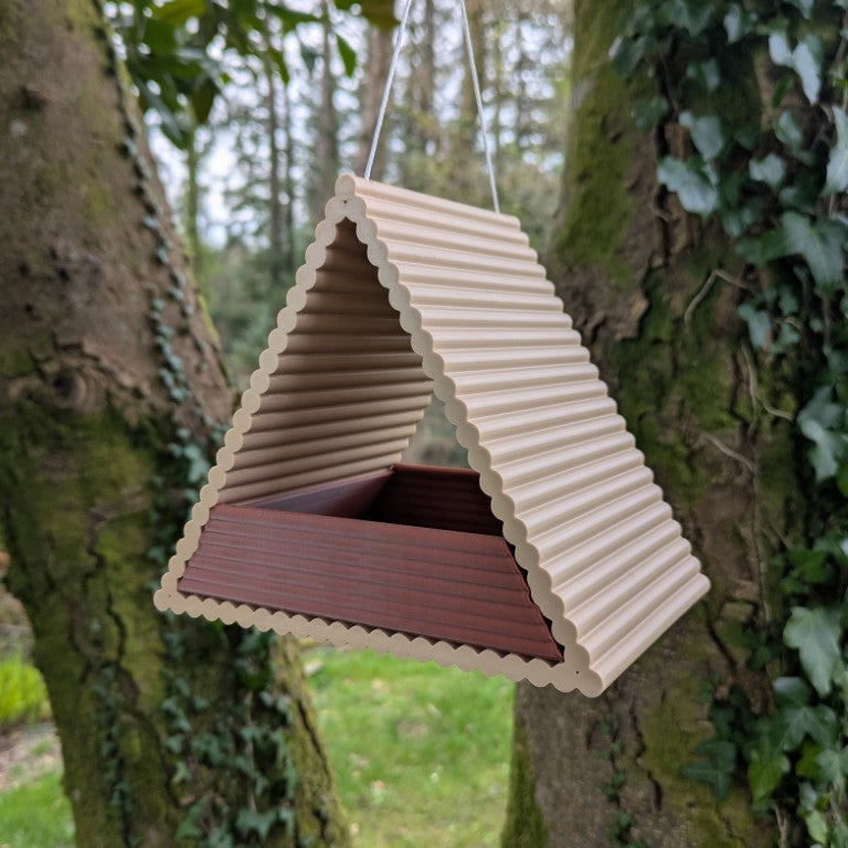 Mangeoire à oiseaux à suspendre modèle le tipi La Buse Qui File