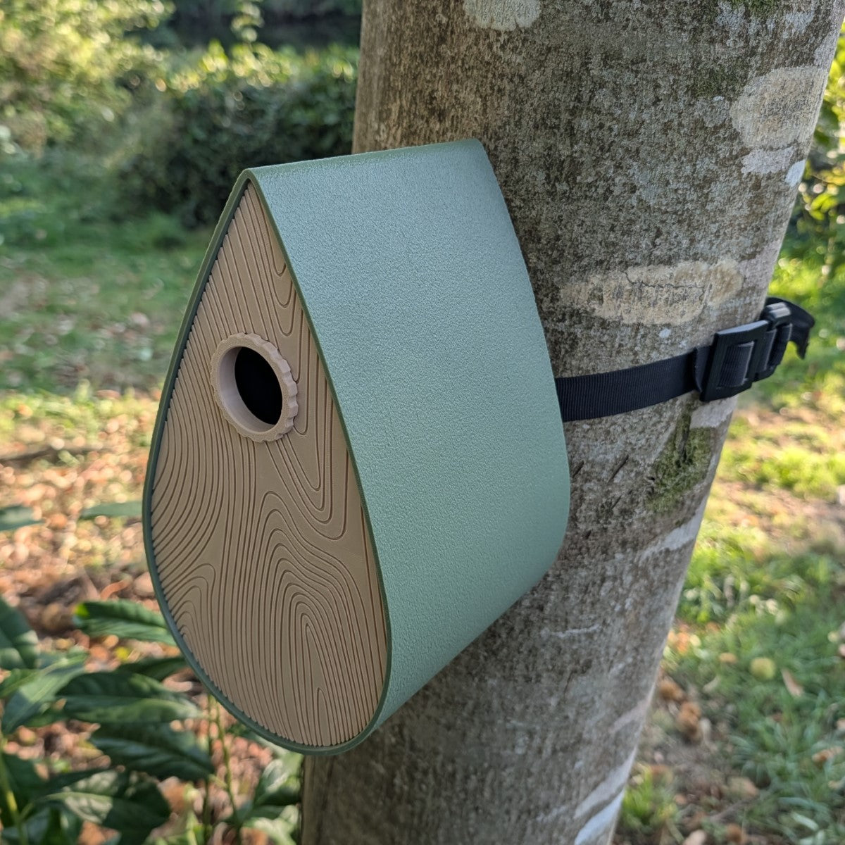 Nichoir à Oiseaux en plastique La Larme avec Sangle - Conforme LPO La Buse Qui File